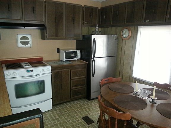 5th image of 19 Oak Ave
