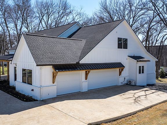 4th image of 649 Enchanted Isles Dr