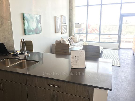 3rd image of 808 W Grand Ave #2