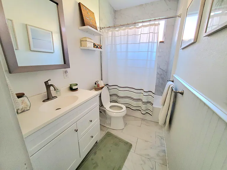 2232 Dartmouth Ave N — Photo 4