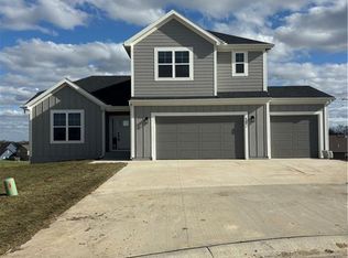 923 168th Ter, Basehor, KS 66007