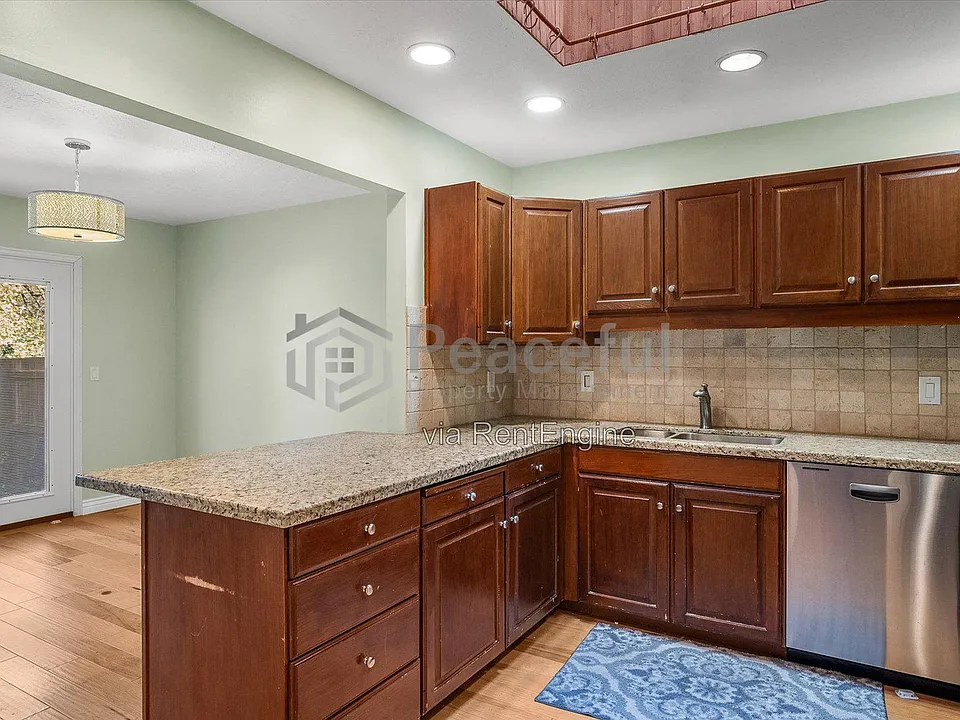 1925 E 3380 South St
