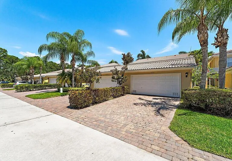 4526 Illicium Dr — Photo 37
