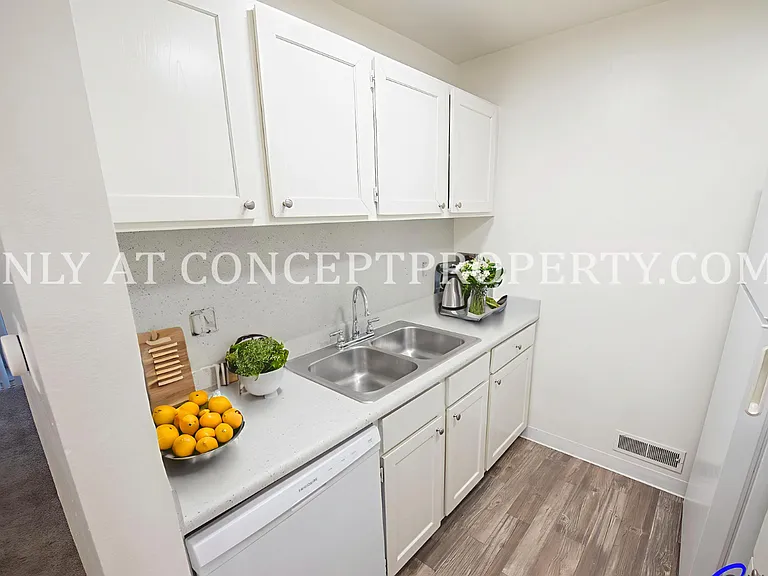 Foothill Terrace — Photo 244