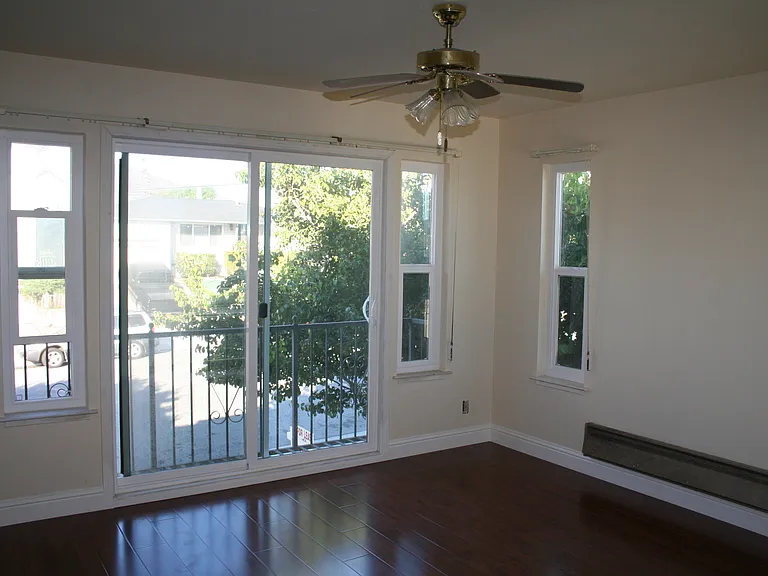 411 Commercial Ave #A — Photo 7