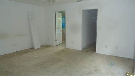 5th image of 33 Pilgrim Dr
