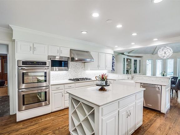 3rd image of 6535 Meadowcreek Dr