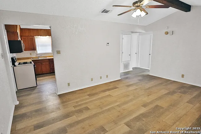 215 Birchwood Dr — Photo 5