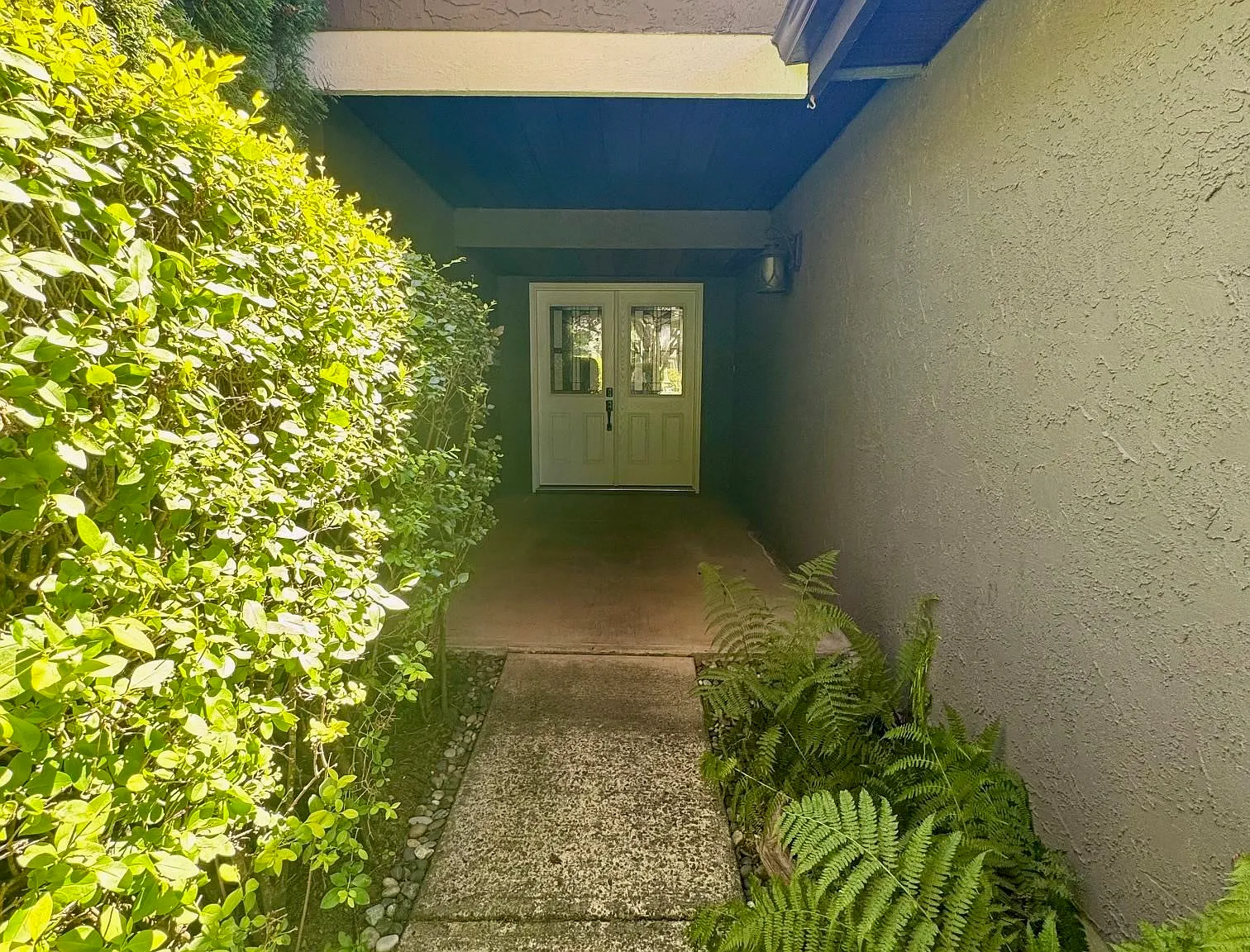 4 bed, 2025 sqft, $4,350 — Photo 3