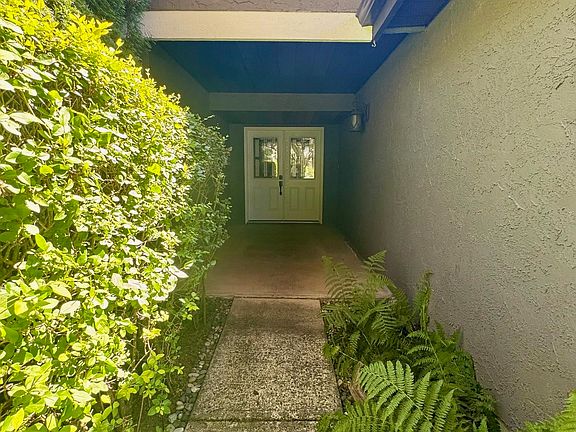3rd image of 1032 Cornwall Dr