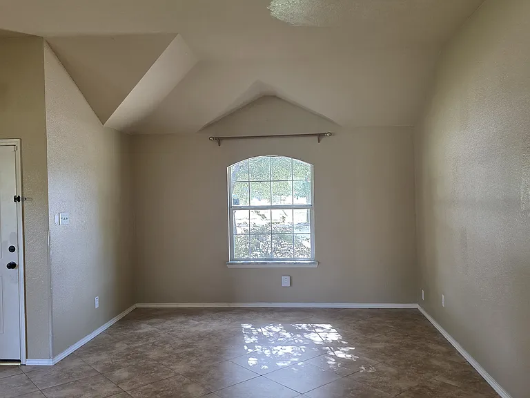 12112 Lamington Dr — Photo 4