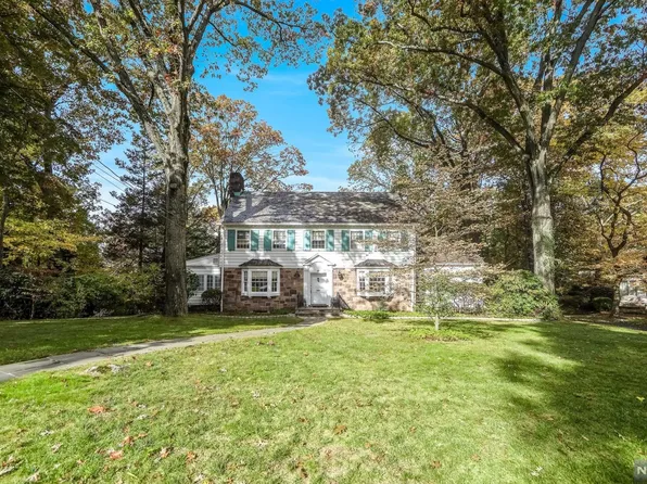 65 Depeyster Ave, Tenafly, NJ 07670