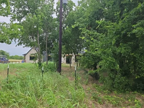 7444 Davidson Rd, Sanger, TX 76266