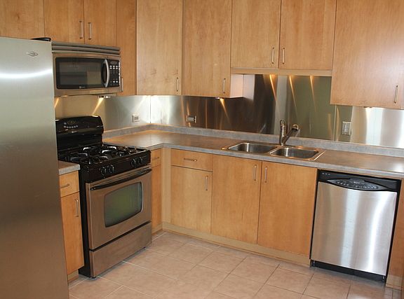3rd image of 5100 W 96th St APT 428