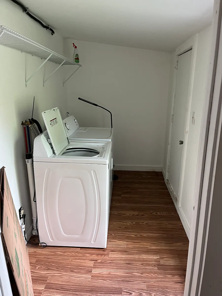 Washer/Dryer in mud room - 331 State St #2