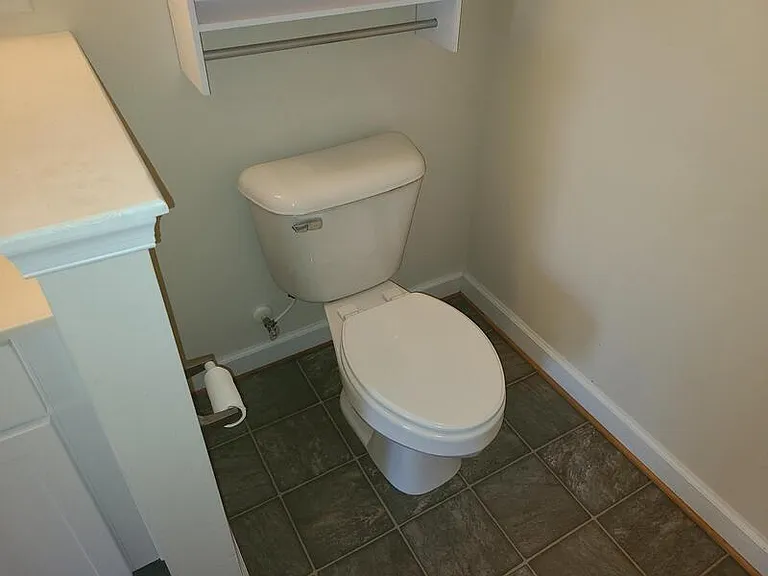 1136 Winsford Ln — Photo 13