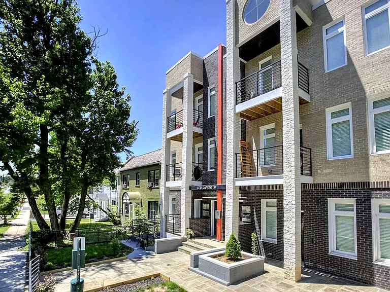 1220 19th St NE — Photo 110