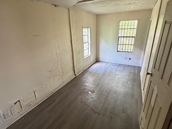 3rd image of 1906 Walnut St