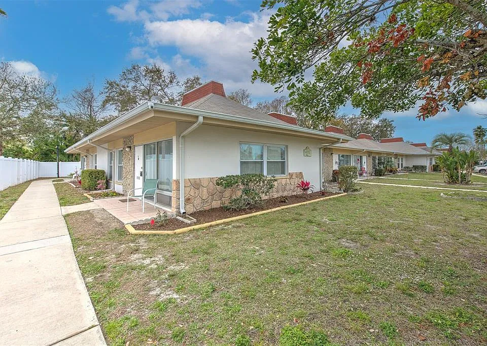 4313 Tahitian Gardens Cir #A