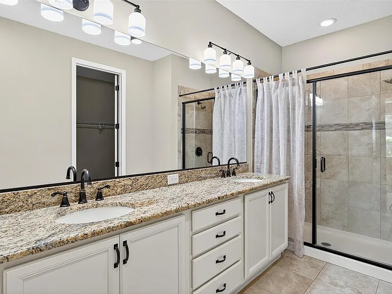 3637 NW 56th Ave — Photo 32