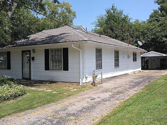3rd image of 934 Lorine Ln