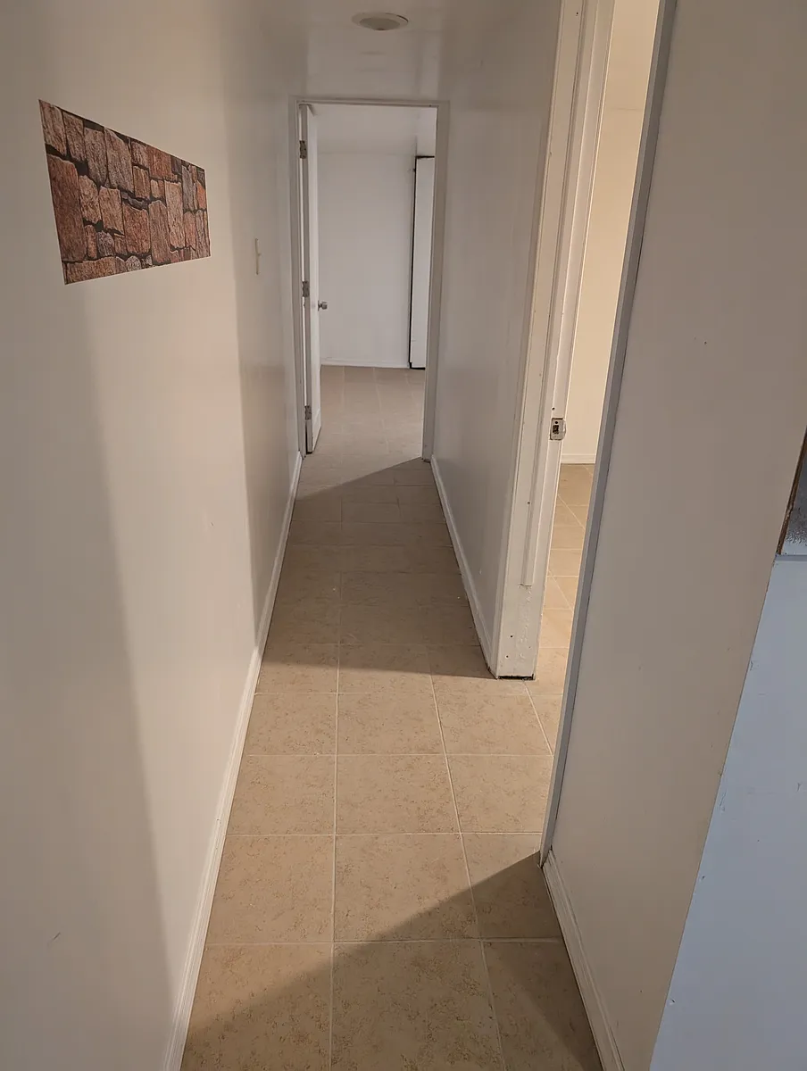 Building Photo - 5231 Greenway Ave #BASEMENT