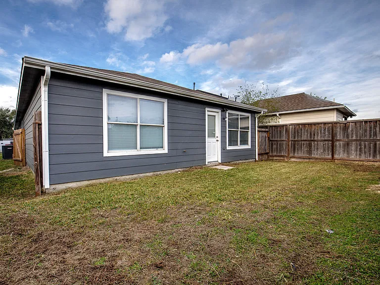718 Remwick Dr — Photo 12