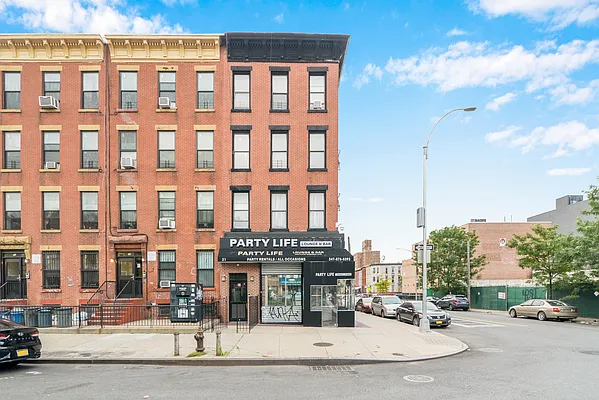 Rented by Brownstone Property Group | media 35