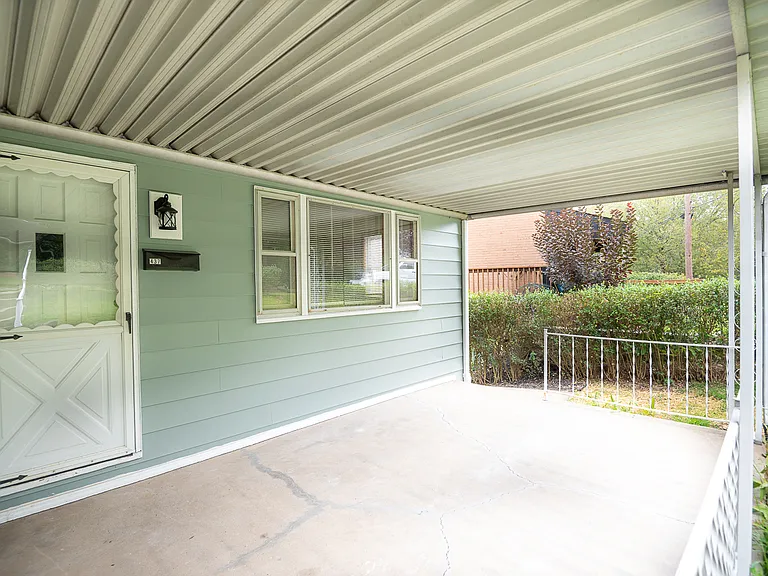 437 Elizabeth St — Photo 4