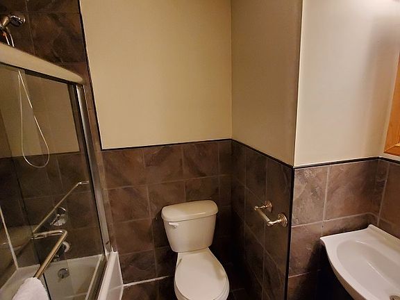 4th image of 529 W 48th St APT 10