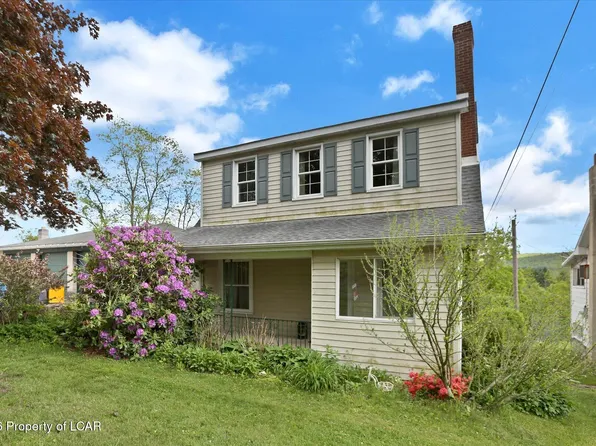 38 State Rd, Barnesville, PA 18214