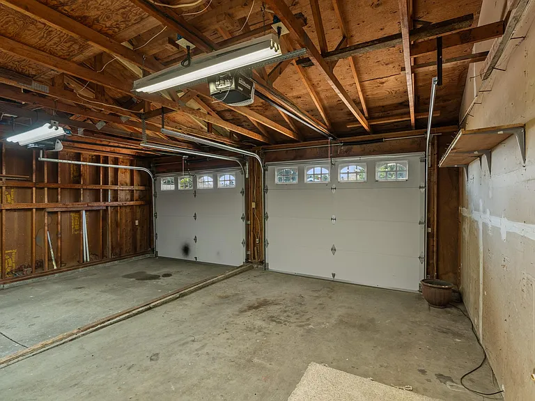 630 Bender Ln — Photo 29