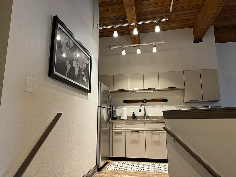 308 W 8th St #310 — Photo 12
