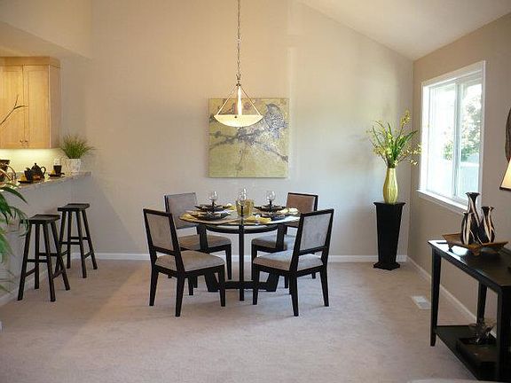 3rd image of 1383 Pinehurst Sq