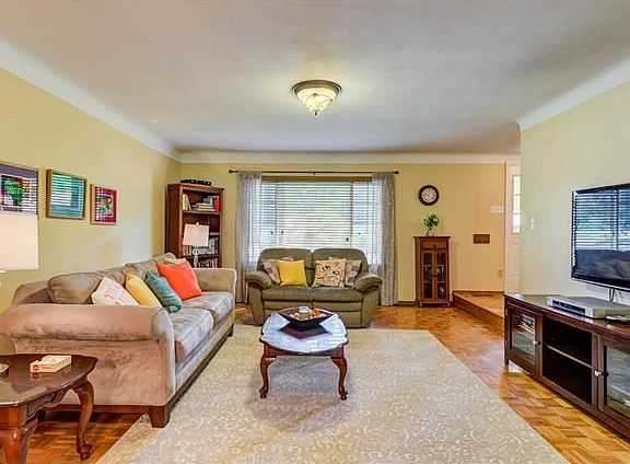 3rd image of 8627 Green Springs Dr