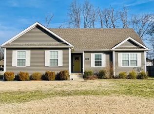 704 Pleasant Meadow Ln, Bowling Green, KY 42101