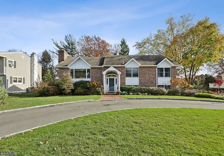 48 Woodmont Rd — Photo 1