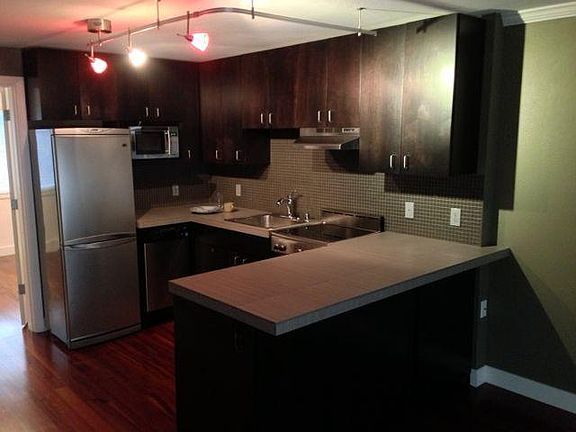 3rd image of 752 Bellevue Ave E APT 204