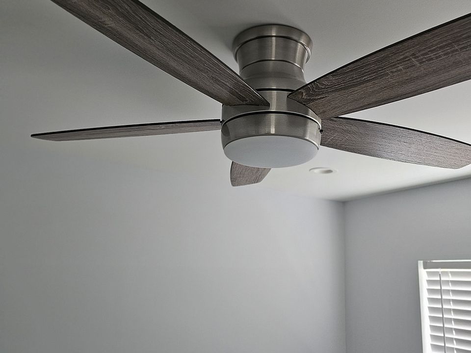 Plenty of nice ceiling fans.