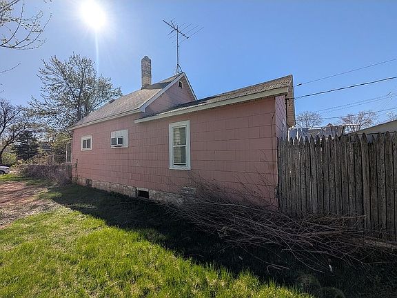 3rd image of 3148 Bloomington Ave