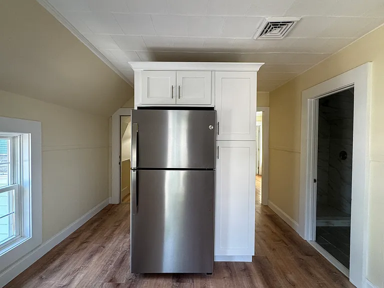 186 1/5 Summer St #2 — Photo 2