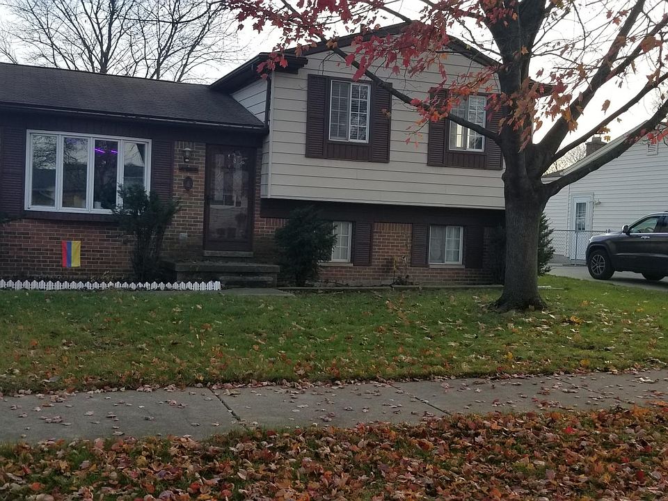 1st image of 22053 Larch Dr