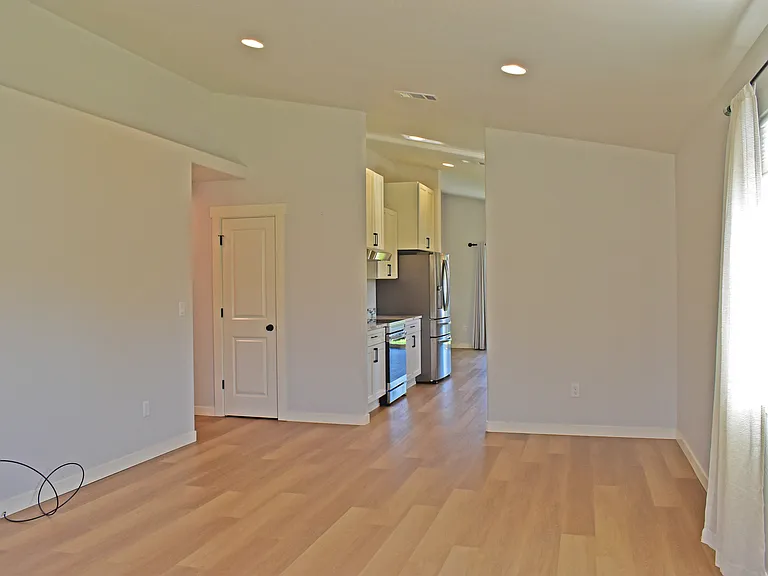 1033 Vick Ln — Photo 13