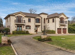 522 Chauncey Ln, Lawrence, NY 11559