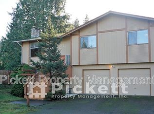 2221 NE Lexington Dr, Bremerton, WA 98311