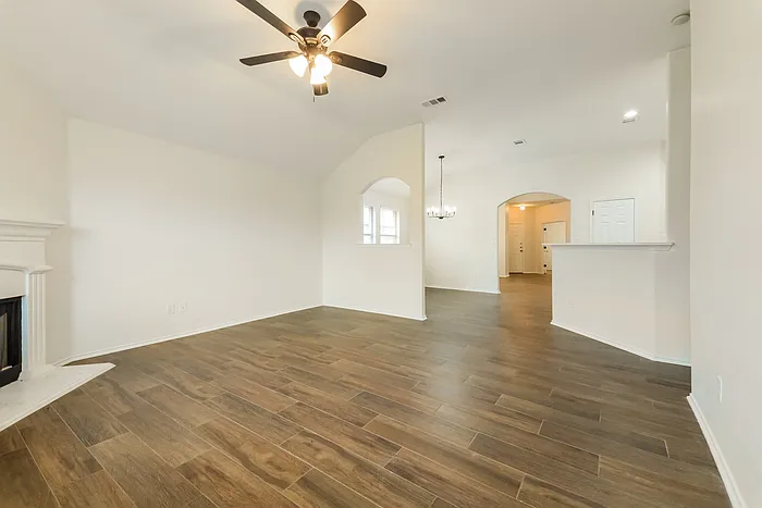 1096 Oakbrook St — Photo 7