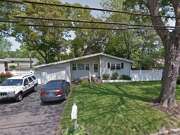 3rd image of 39 Greenhaven Dr