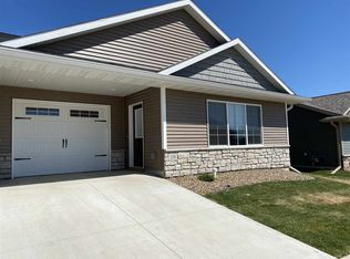 118 Wild Rose Ln, Solon, IA 52333