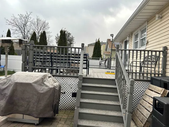 5207 Grand Avenue image 5 of 10