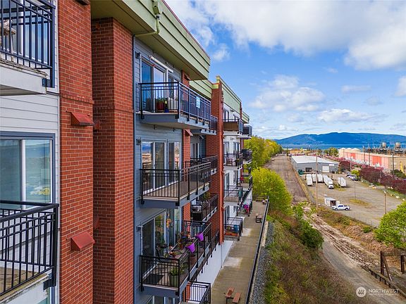 3rd image of 1015 Railroad Avenue #410